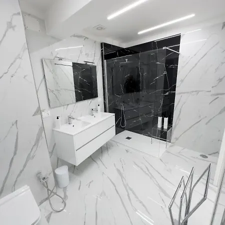 White Elegance Luxury Couette-café 4*