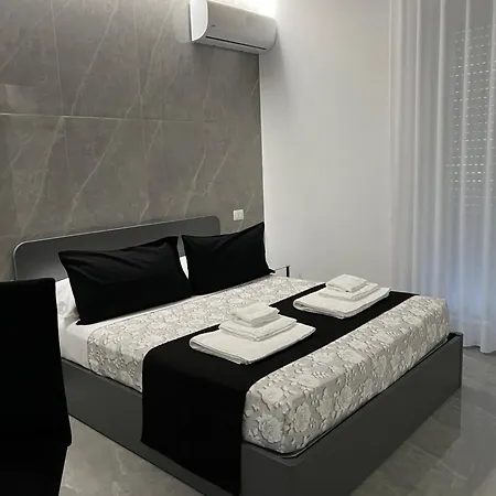 White Elegance Luxury Couette-café 4*