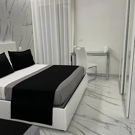 White Elegance Luxury Oda ve Kahvaltı Caserta